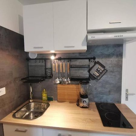 Charmant Appartement Au Calme Saint-Georges-de-Luzençon Eksteriør bilde