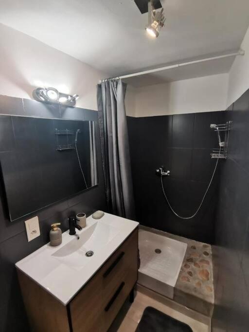 Charmant Appartement Au Calme Saint-Georges-de-Luzençon Eksteriør bilde