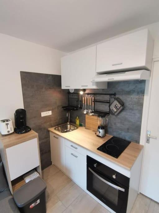 Charmant Appartement Au Calme Saint-Georges-de-Luzençon Eksteriør bilde